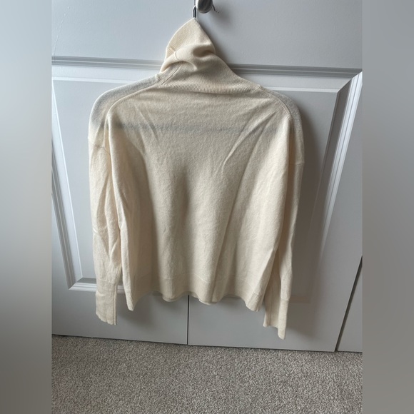 J. Crew cashmere turtleneck EUC. Size M. ivory/cream - Picture 2 of 7